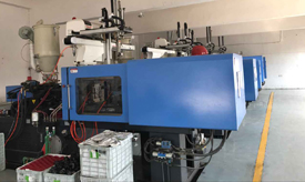 plastic injection molding machine